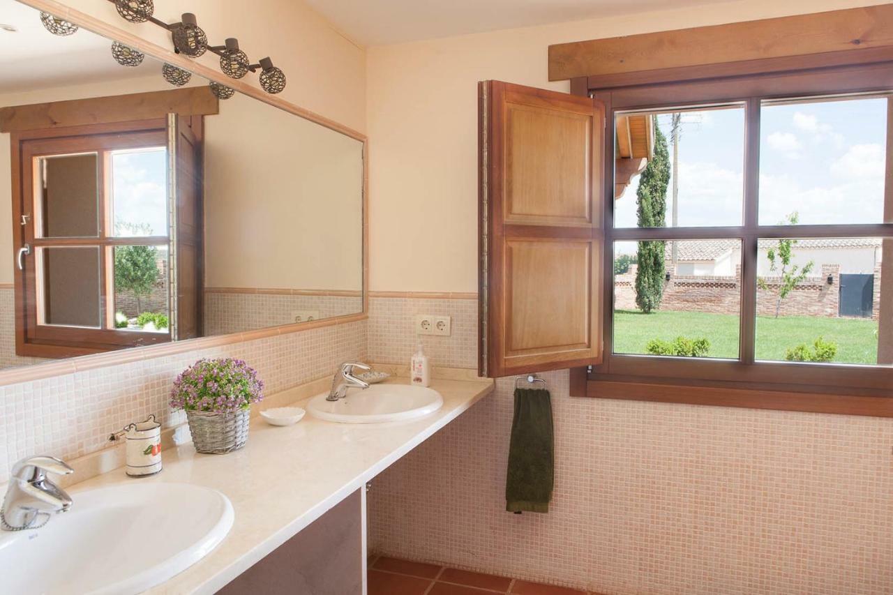 Casa Roble Guest House Almenara de Tormes Exterior photo